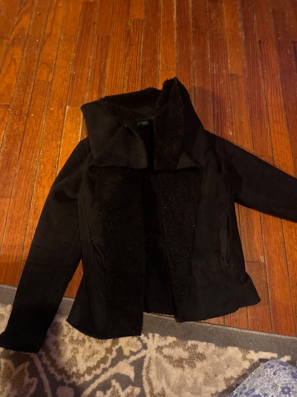 Lauren Ralph Lauren line features a soft, velvety faux-suede exterior with a plu - Picture 2 of 7